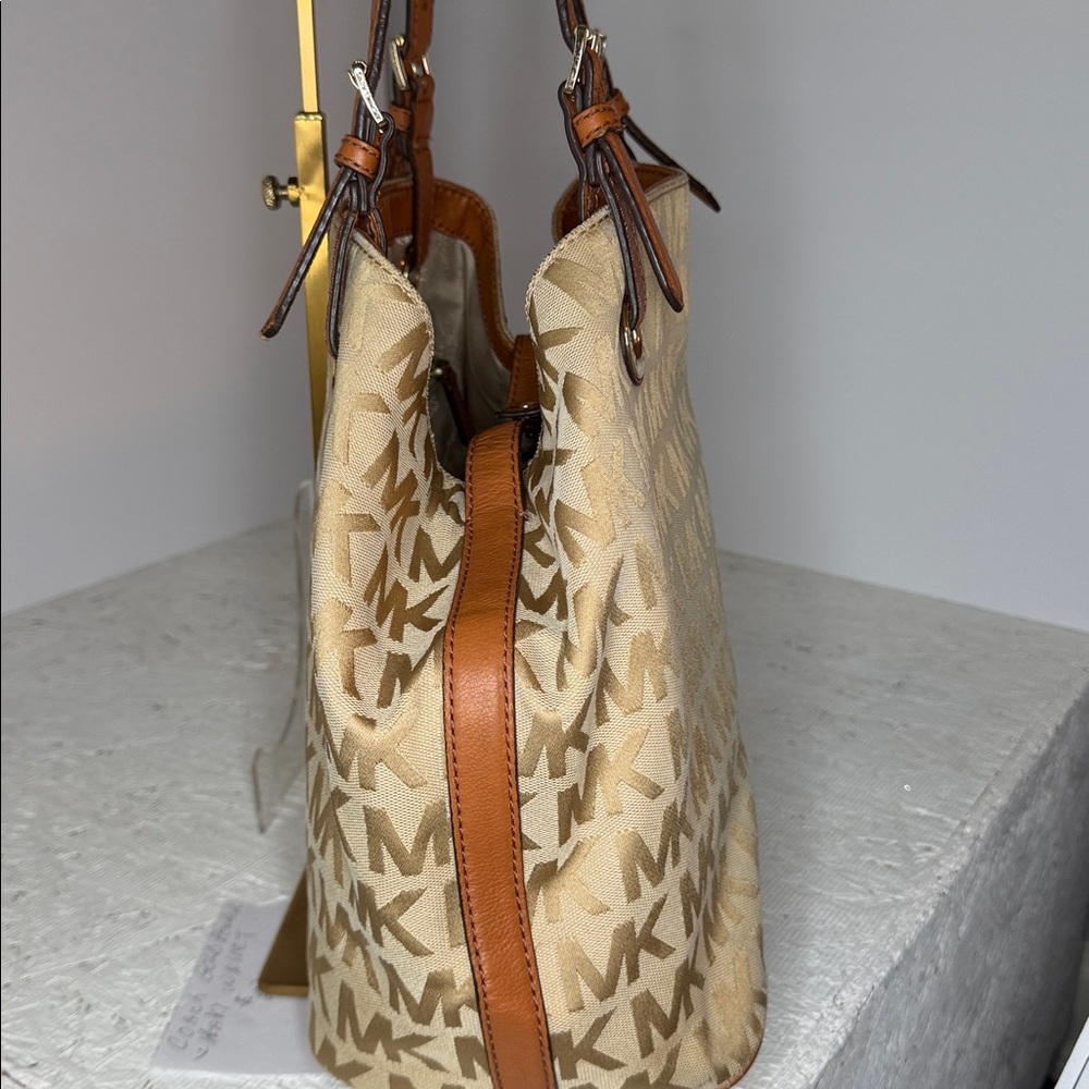 Michael Kors signature logo tan bag with brown leather trim adj shoulder straps - Picture 10 of 14
